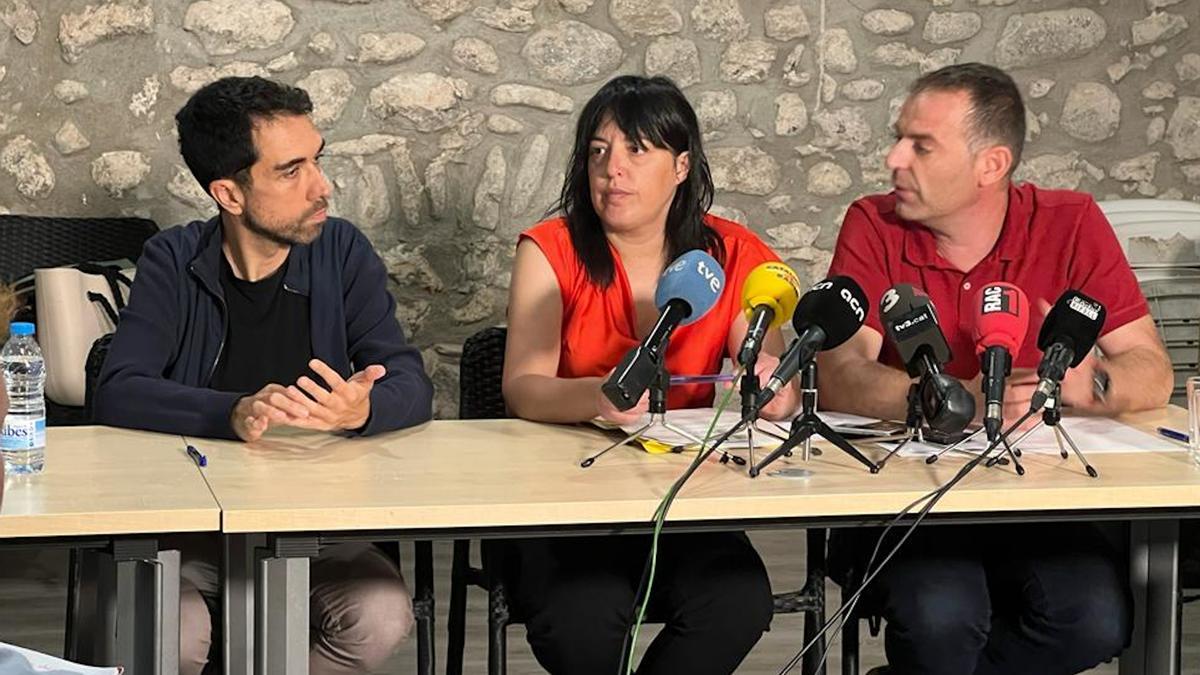 Els tres caps de llista de CUP, ERC i PSC a Ripoll anunciant acord de govern