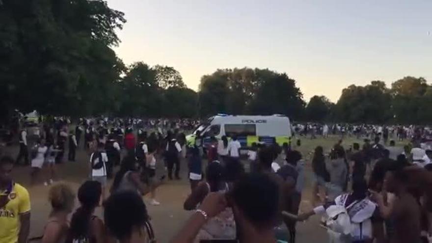 Una pelea de agua en Hyde Park acaba en una batalla campal y deja varias personas apuñaladas