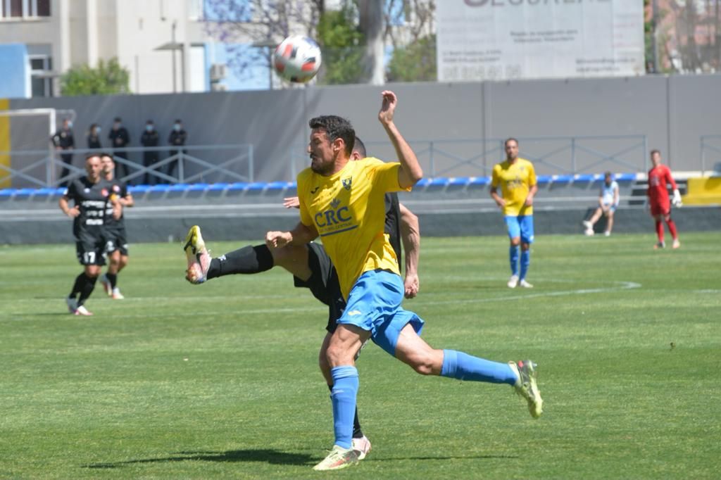 El Orihuela certifica su descenso tras perder frente al Olot (1-3)