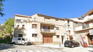 Inmueble del número 78 de la calle Major de Cornudella de Montsant (Priorat), que figura en la lista de propiedades del Estado sin uso conocido.