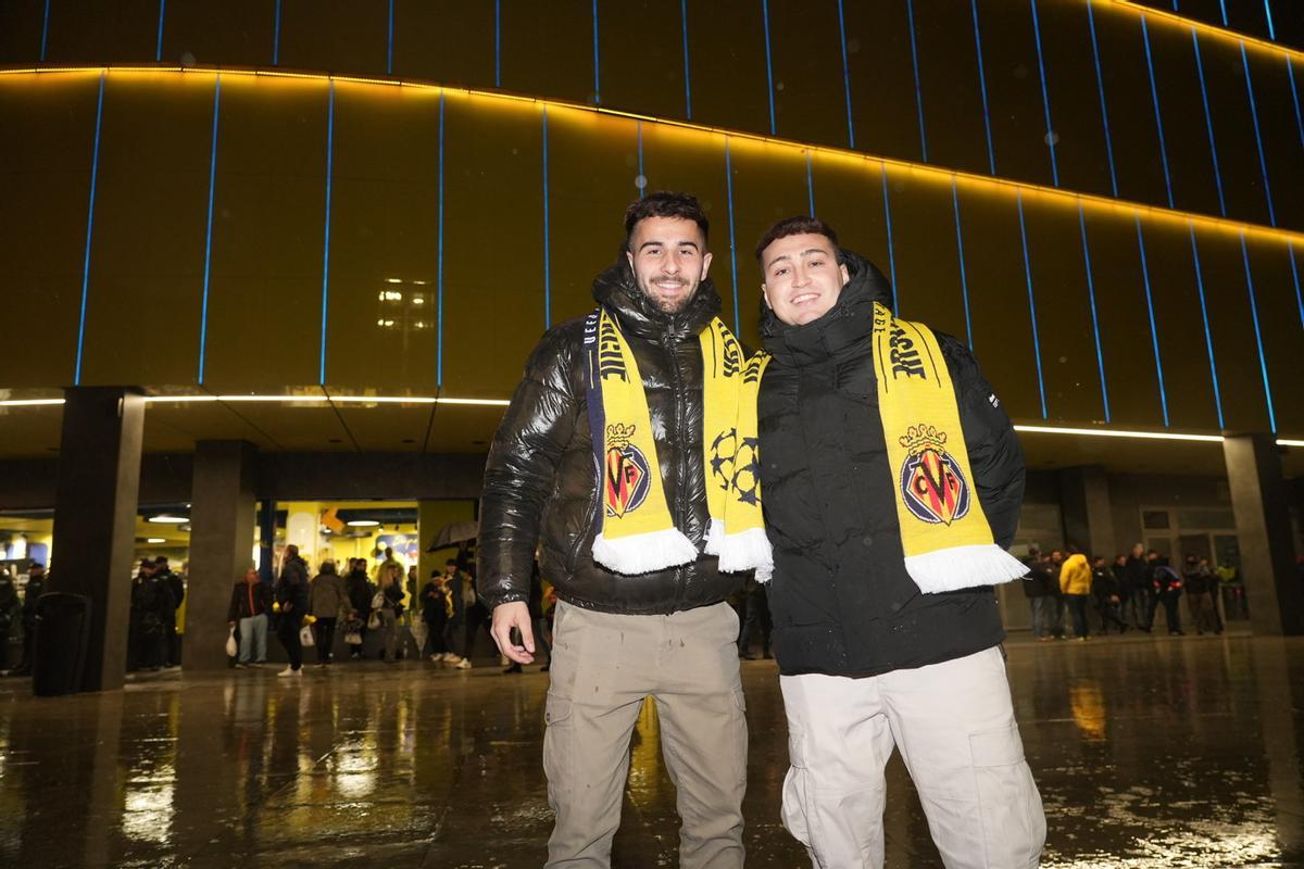 Galería: La lluvia no impide a la afición amarilla perderse el Villarreal-Ajax