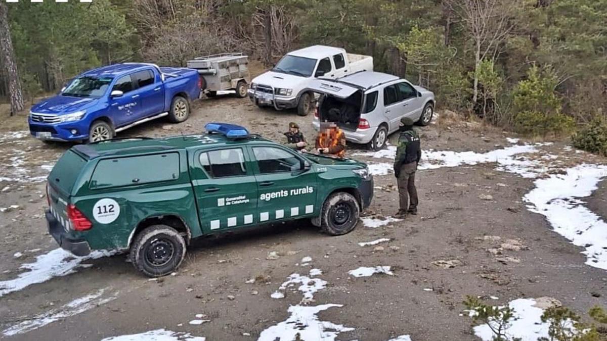 Denuncien dos caçadors que es van saltar el confinament per 20 metres