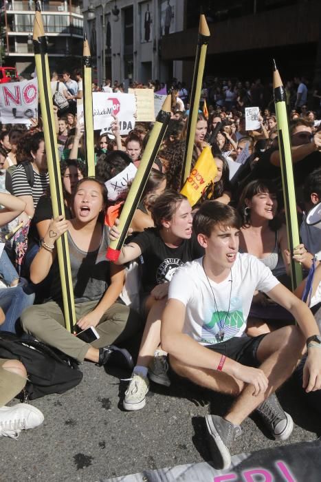 Protesta de estudiantes en Valencia contra la reválida