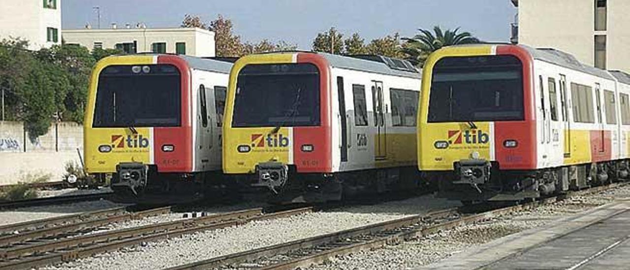 Automotores de la serie 61 en la estacion de Son Rullán.