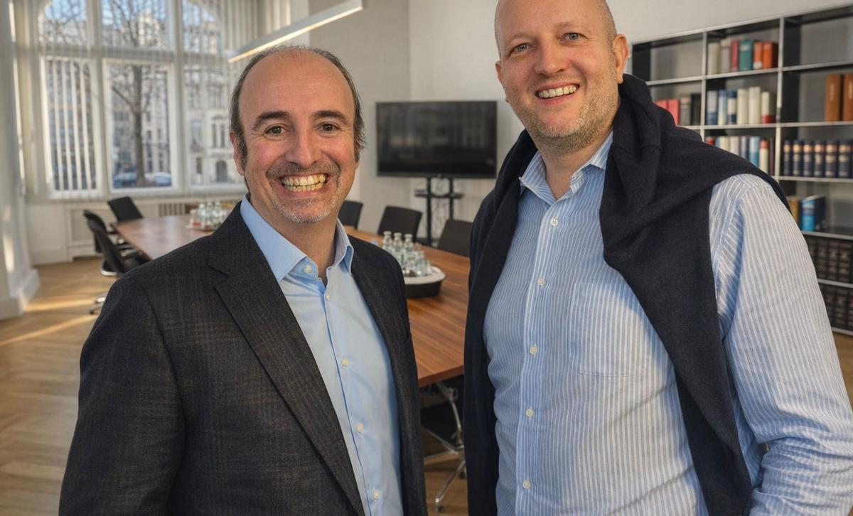 El abogado mallorquín Pedro Munar (izq.) con el notario berlinés Roland Krause.