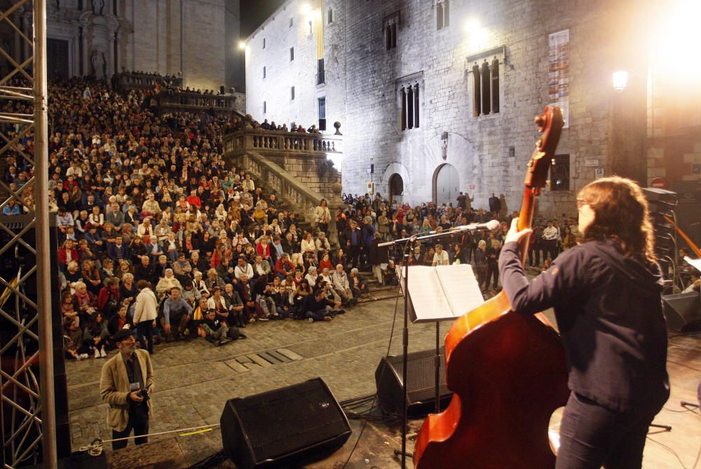 Concert del grup Terra Endins a les escales de la Catedral de Girona