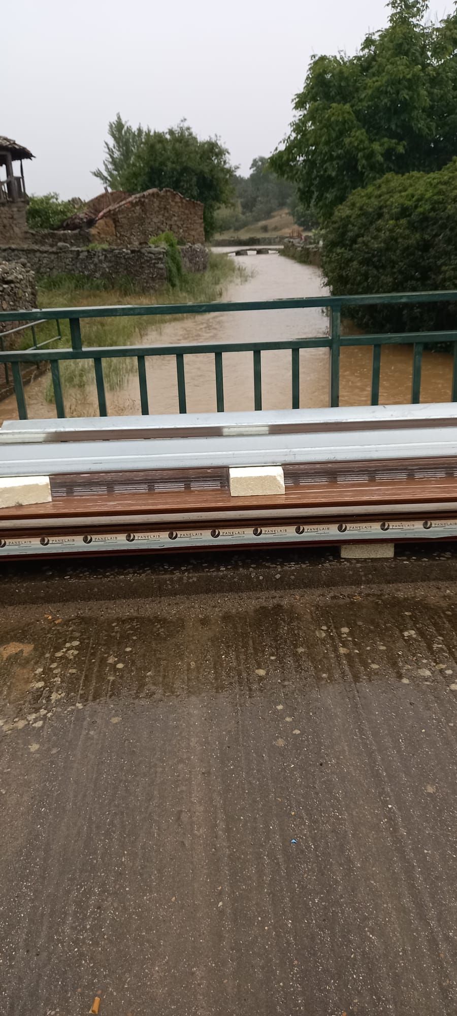 GALERÍA | Una fuerte tormenta daña la iglesia de Villanueva de Valrojo