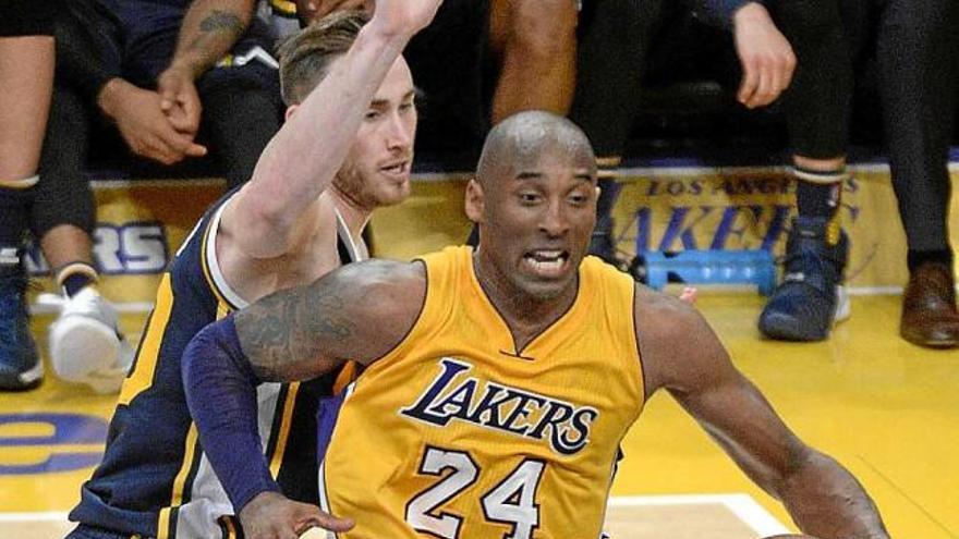 Kobe Bryant s&#039;acomiada anotant 60 punts