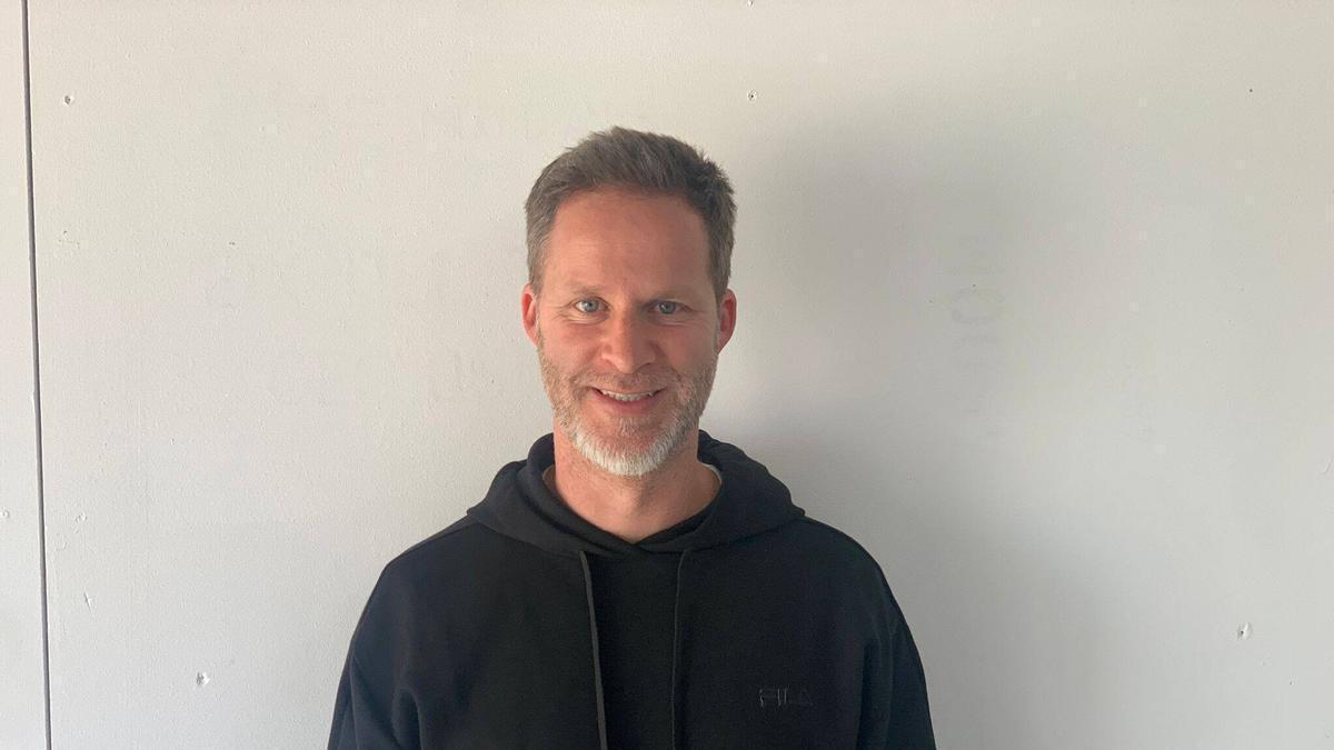 Nil Ruiz té 44 anys viu a Collbató i fa de professor d'Educació Física