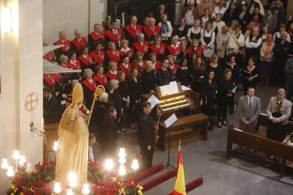 La Concatedral ha acogido hoy la solemne misa, presidida por el obispo Jesús Murgui, con motivo de San Nicolás, patrón de Alicante, según la organización.