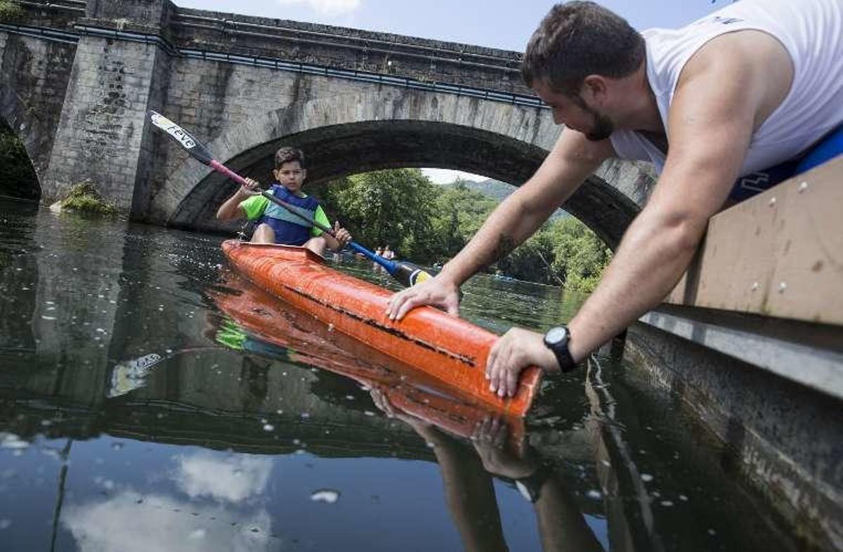 El Carmen también se celebra en el río