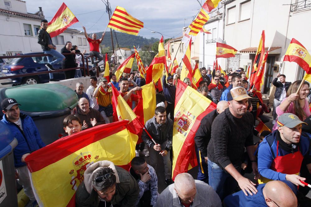 400 persones es manifesten a Girona en favor de la unitat d''Espanya i en contra del Govern destituït