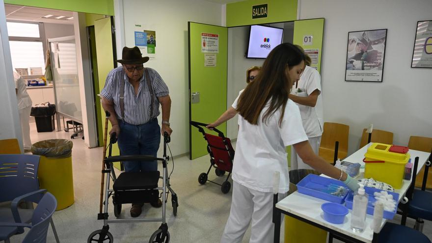 Sanidad administra 115.000 dosis de la vacuna frente a la gripe y 84.000 contra el covid en Castellón