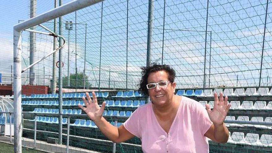 Pili Neira, onte, nunha portería dun campo de fútbol da Torre.