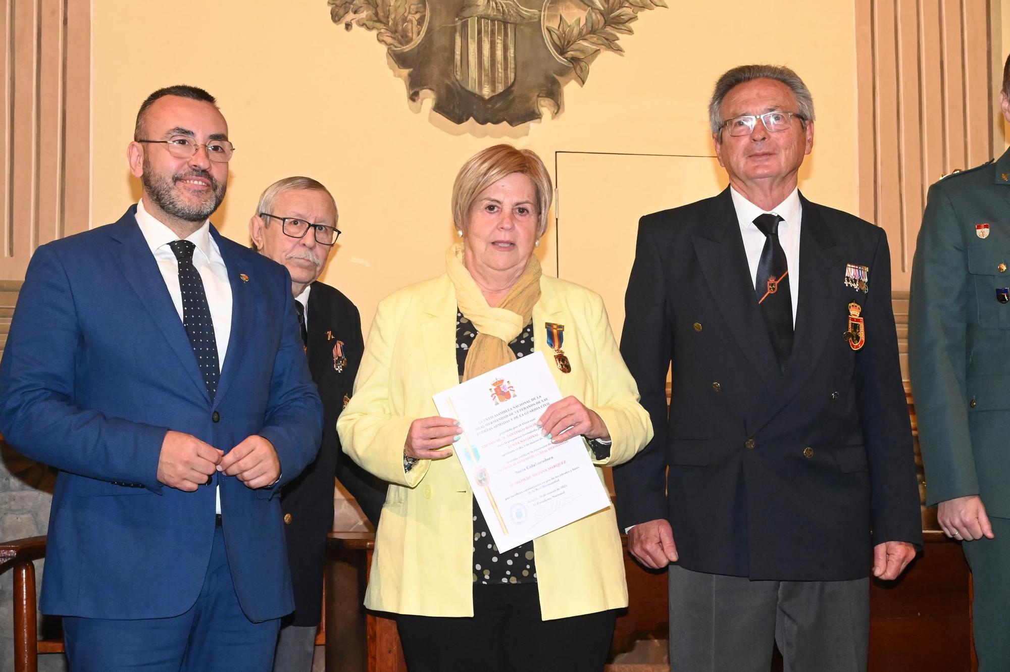 FOTOGALERÍA I La Real Hermandad de Veteranos de las Fuerzas Armadas y la Guardia Civil reconoce a voluntarios en Vila-real