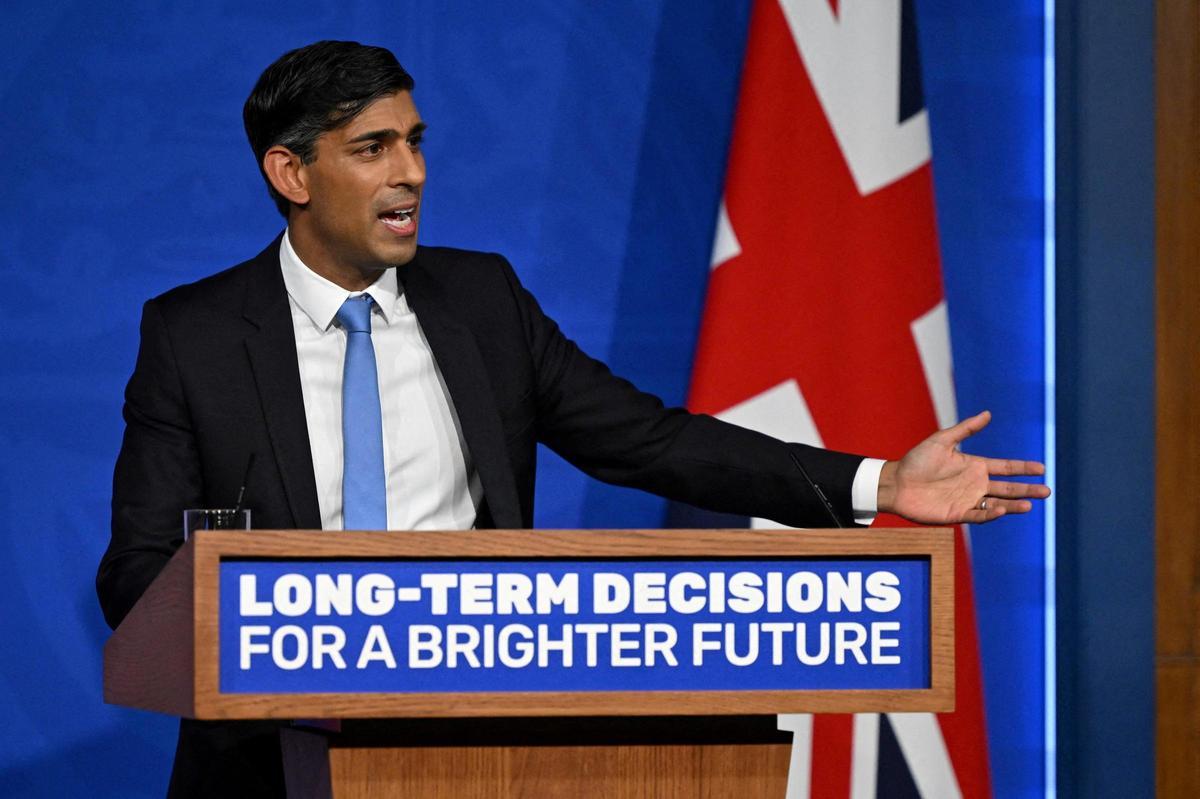 Rishi sunak dando un discurso. Rishi sunak dando un discurso.