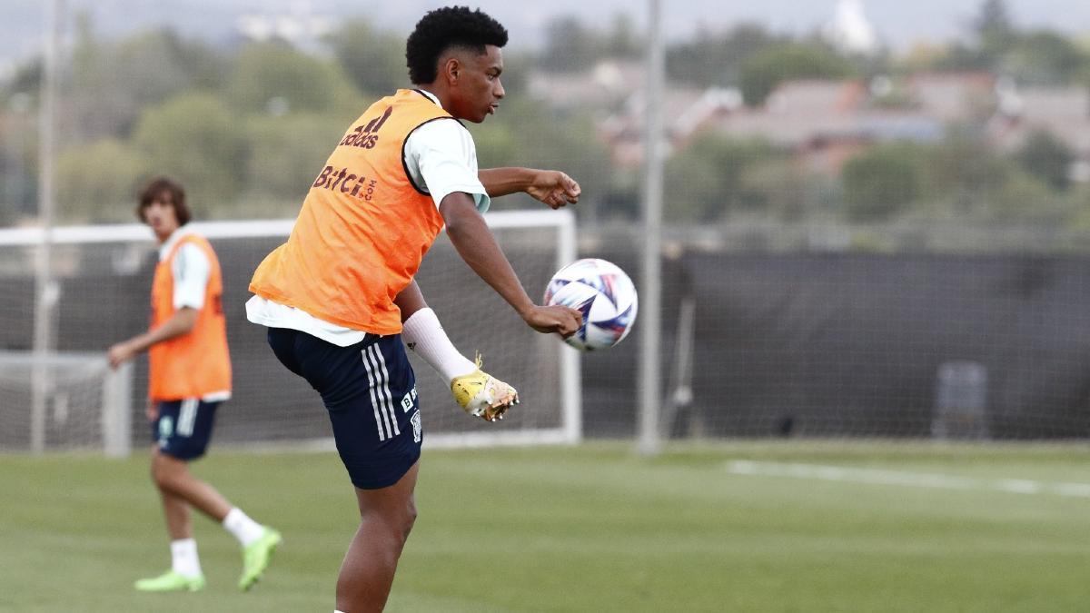 Balde en un entrenamiento con la selección española sub-21