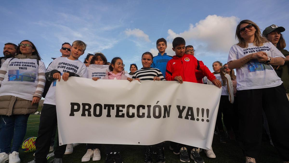 PROTESTA MUROS CAMPOS DE FÚTBOL IBIZA | Nueva y unánime protesta en ...