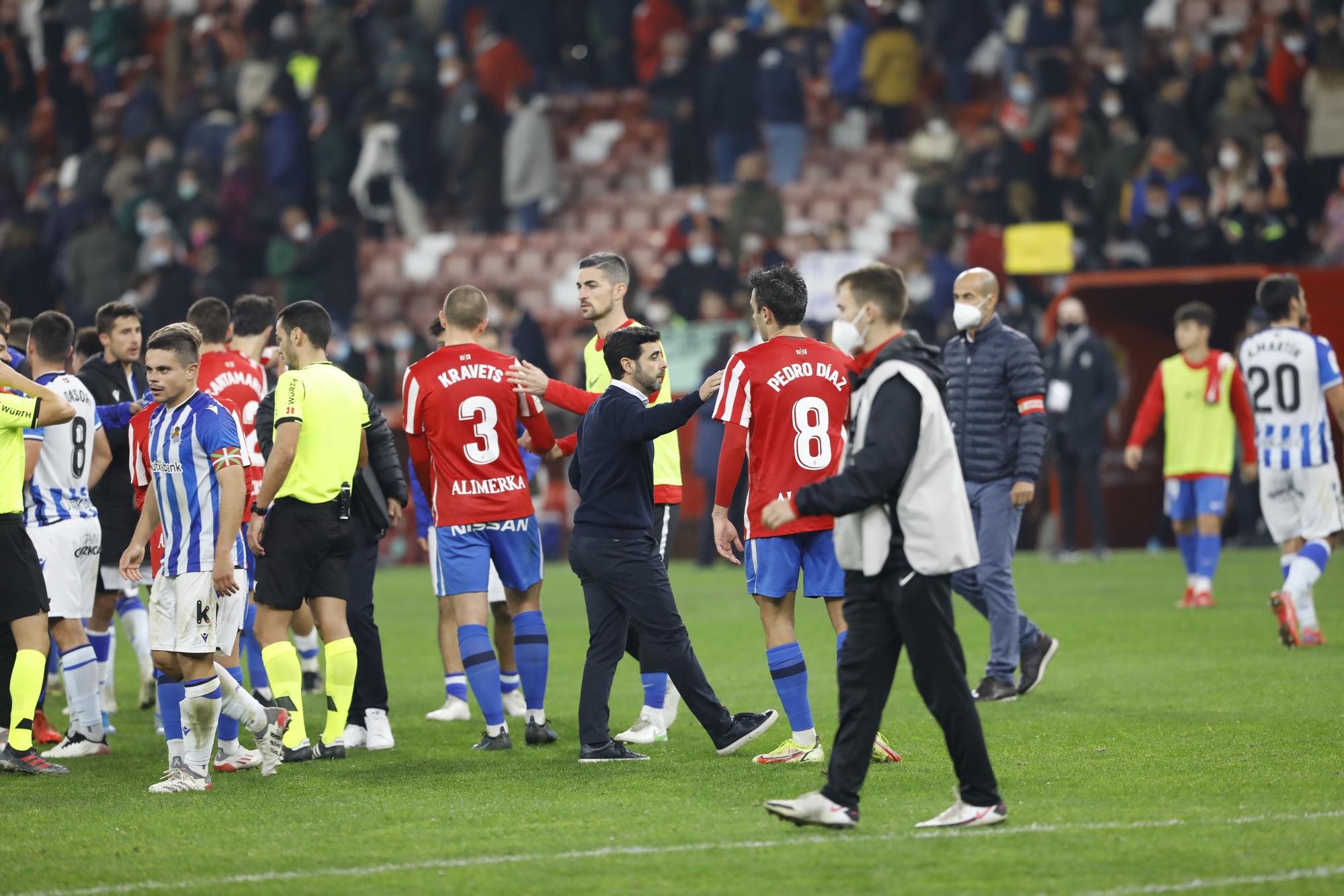 El partido entre el Sporting y la Real Sociedad B, en imágenes