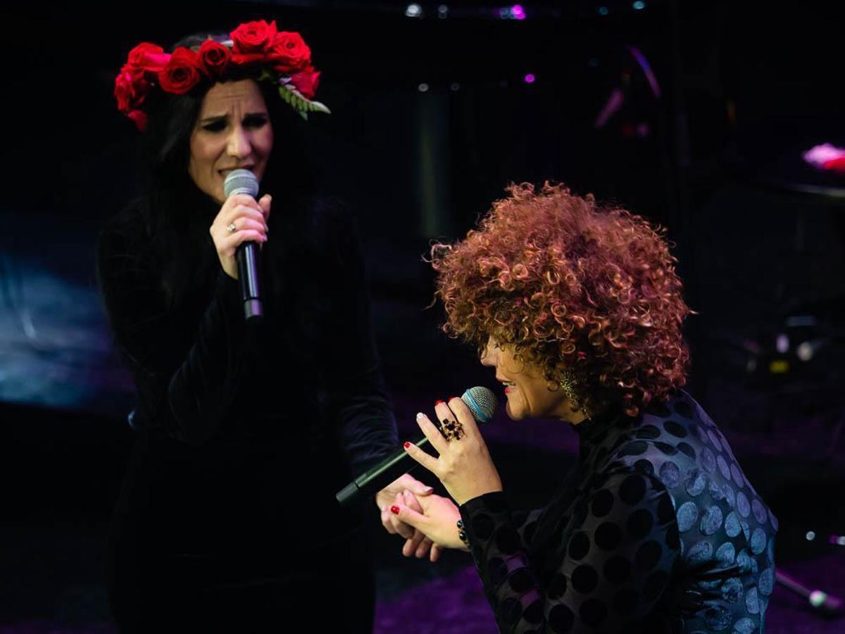 Las hermanas Navarro cantando juntas