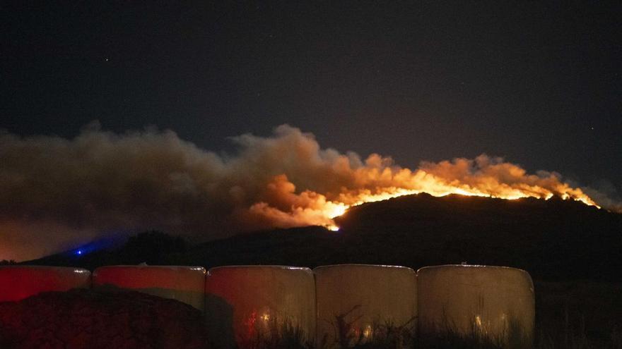 El fuego de Ourense, ya controlado, supera las 500 hectáreas y se convierte en el segundo gran incendio forestal del año en Galicia