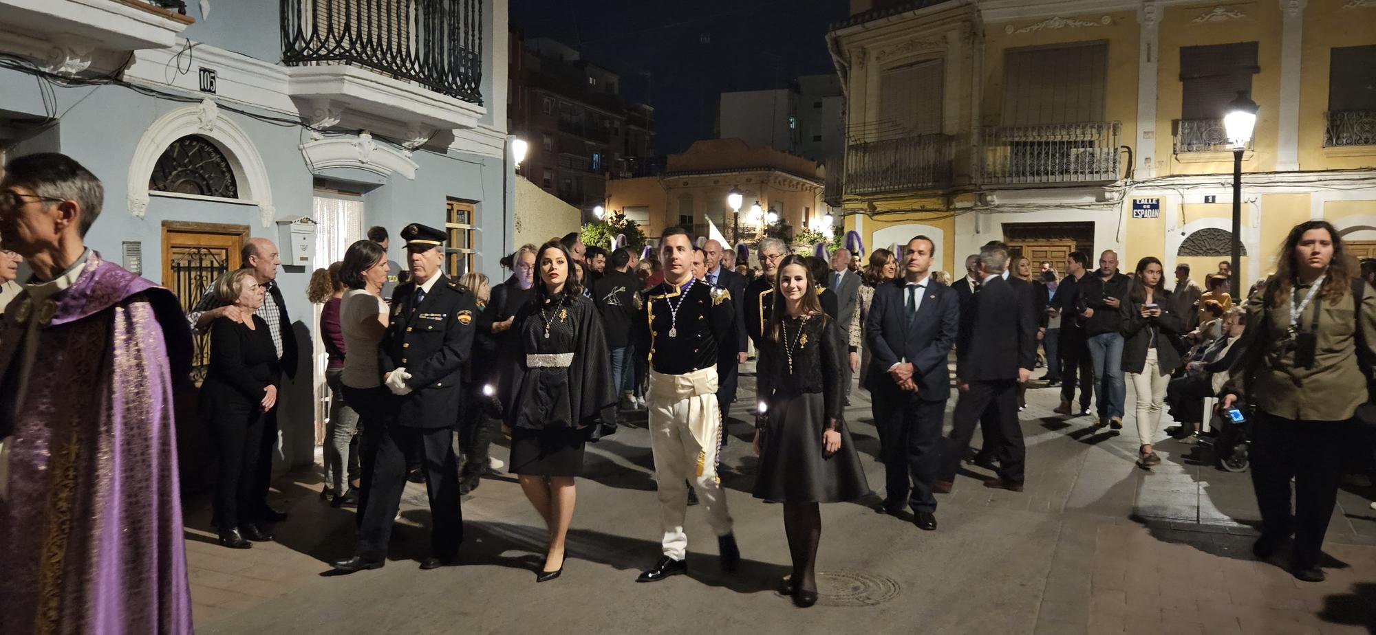 La Dolorosa del Cabanyal sale con escolta fallera