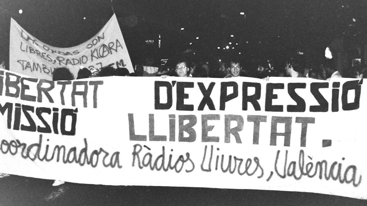 Manifestación contra el cierre de Radio Klara.