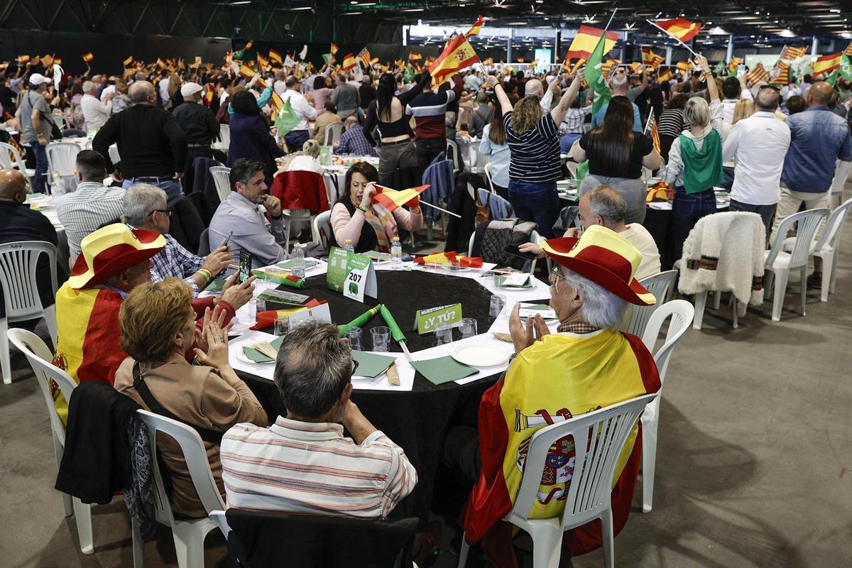 Santiago Abascal participa en una comida con afiliados y simpatizantes en València