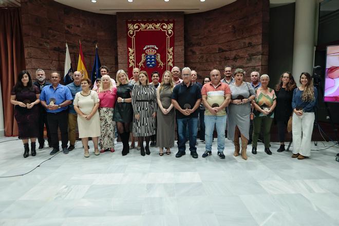 El Parlamento de Canarias rinde homenaje a los "grandes donantes" de sangre en el Archipiélago