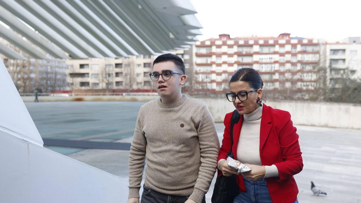 Sira Rego participa en el congreso "Emociona educación" en el Palacio de Congresos de Oviedo