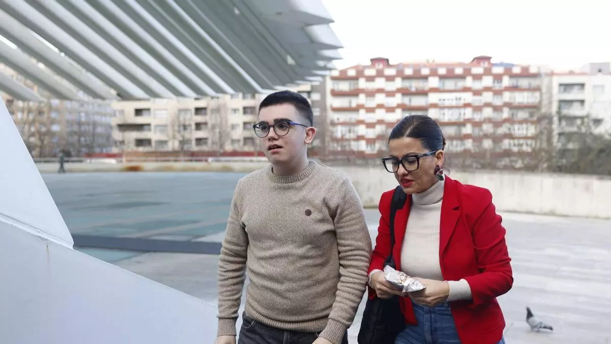 David, el estudiante con autismo que quiere ser presidente del Gobierno y emocionó a la ministra Sira Rego en Oviedo: "No queremos dar lástima"