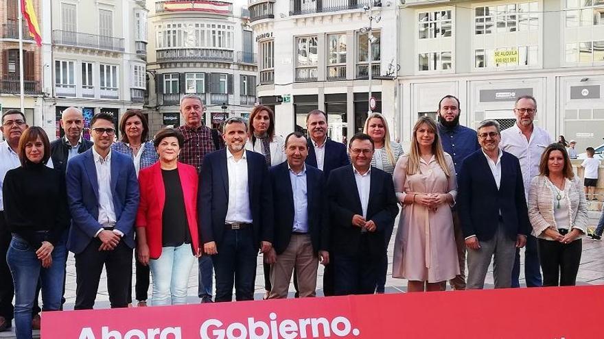 Foto de familia de los candidatos del PSOE al Congreso y el Senado por Málaga.