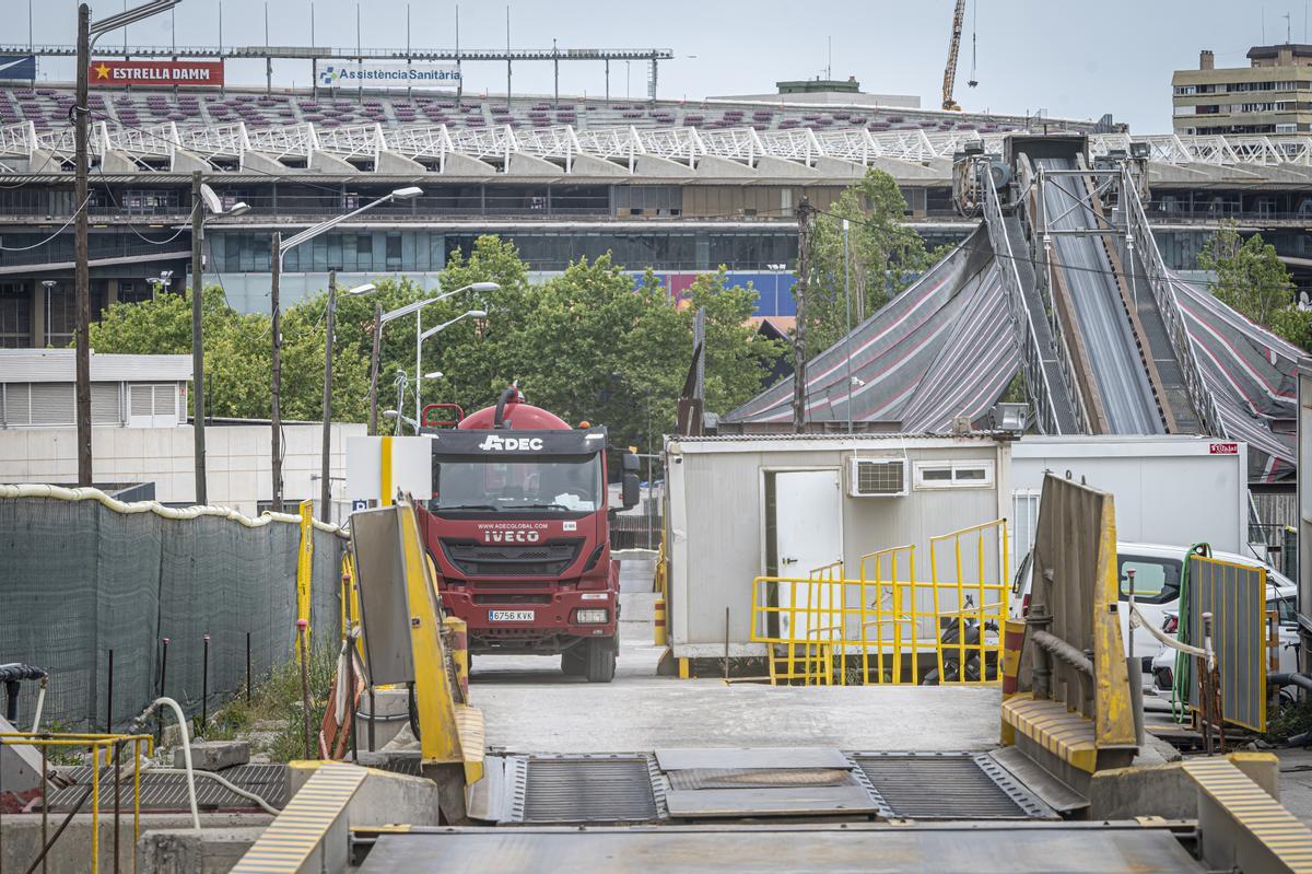 Los camiones toman el Camp Nou: empiezan las obras del estadio