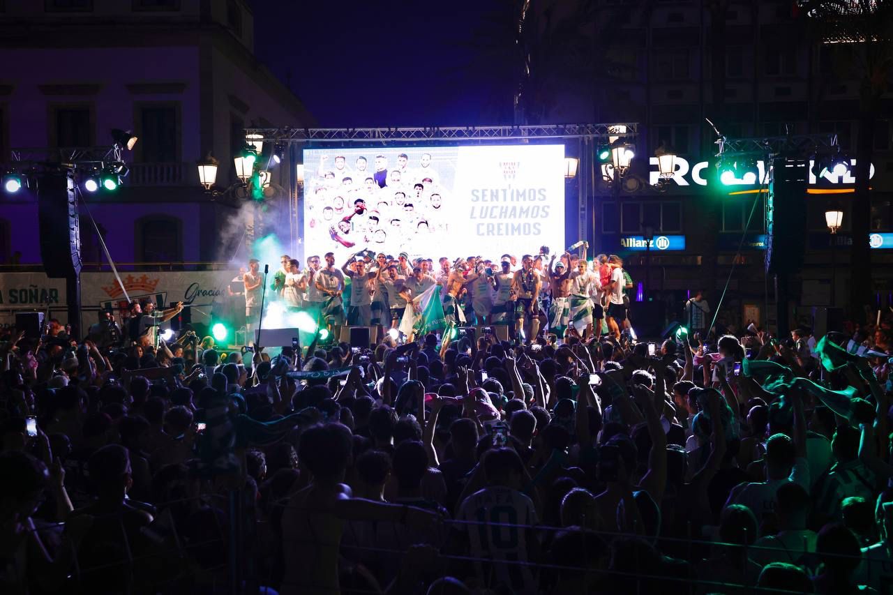 La fiesta del ascenso del Córdoba CF en Las Tendillas