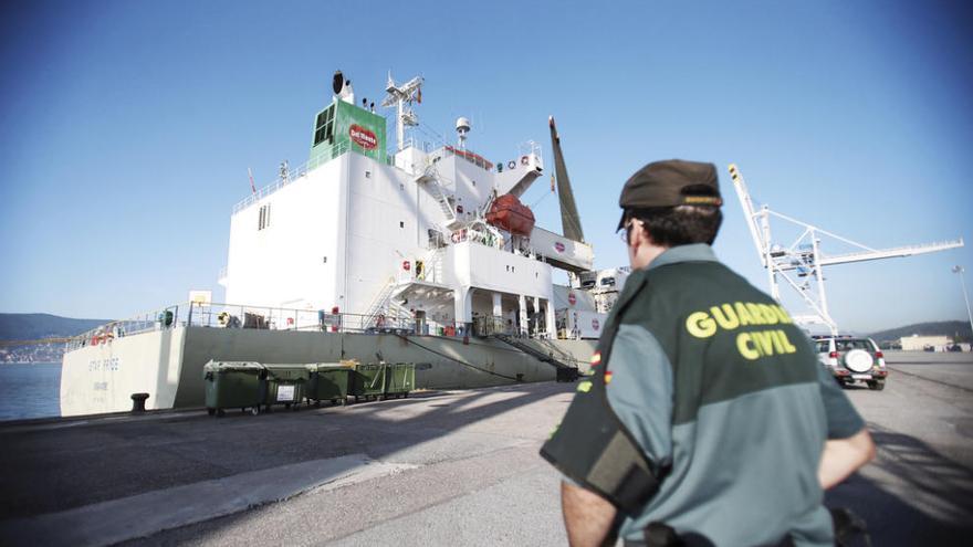 Seis detenidos por un alijo de 50 kilos de coca interceptado en el Puerto de Marín