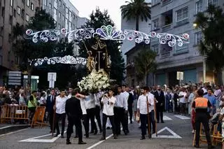 San Roque fusiona devoción y pólvora en Pontevedra