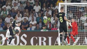 Elche - Real Madrid | El paradón de Lunin