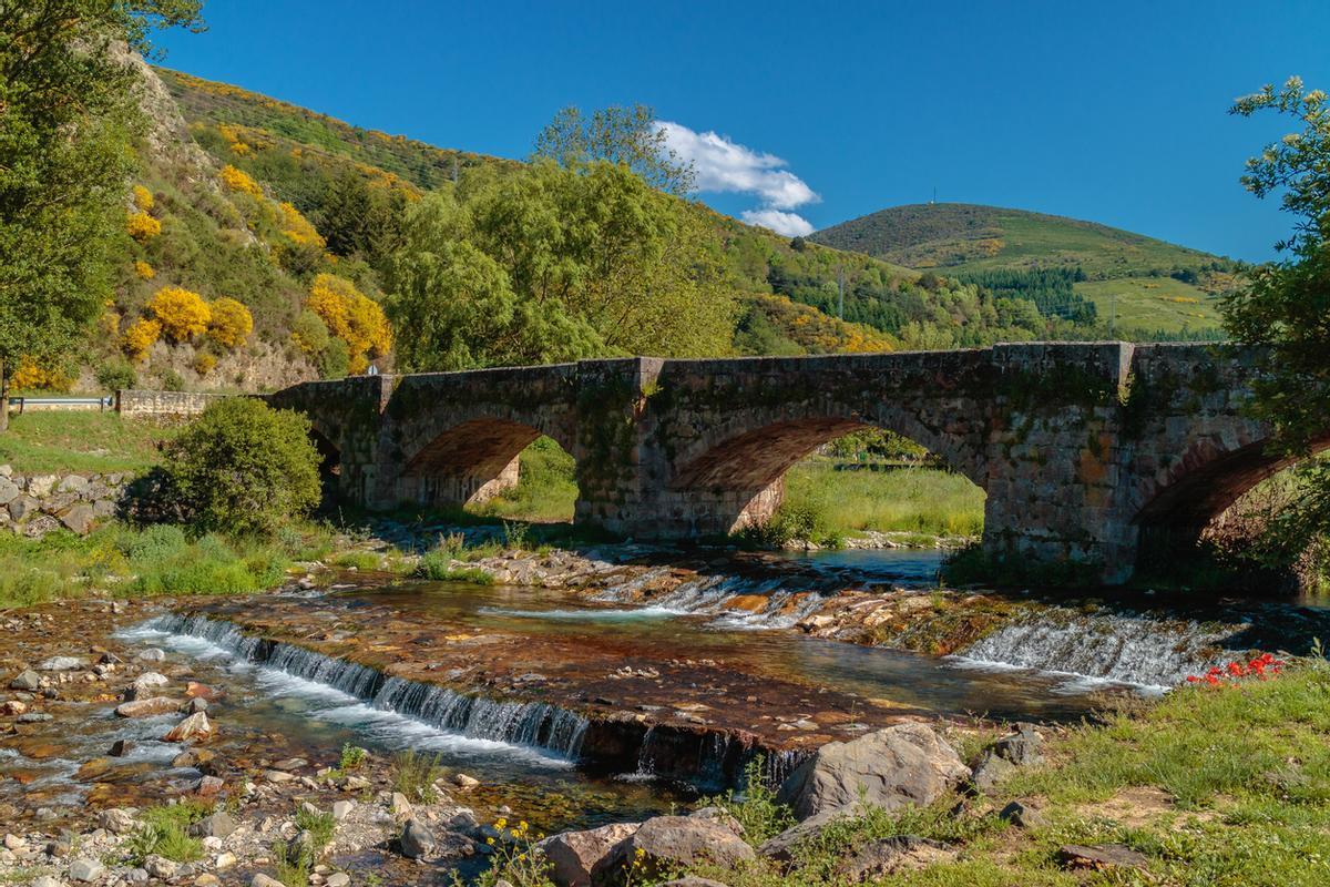 Río Oja en el pueblo de Ezcaray, La Rioja