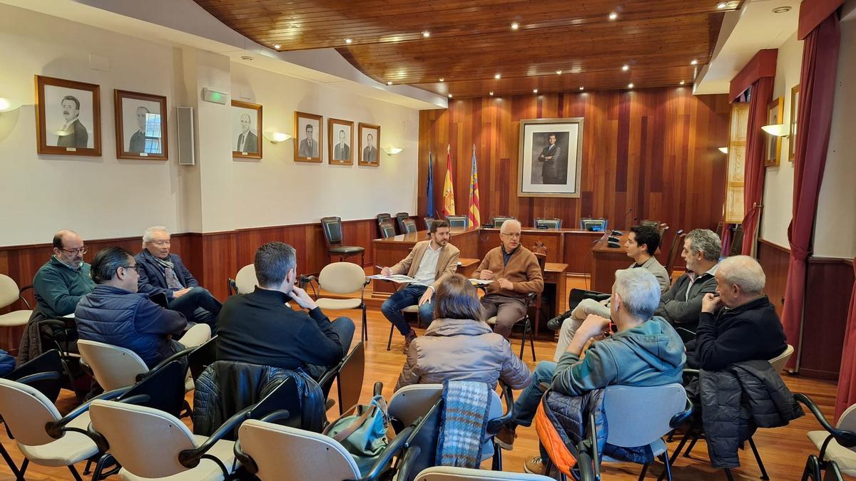 Reunión del alcalde de Cocentaina con empresarios de los polígonos de la localidad.