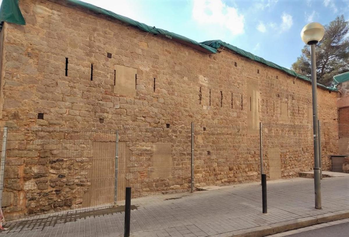 Finalitzen els treballs de consolidació i restauració del mur nord del Castell de Bellvís de l’Hospitalet