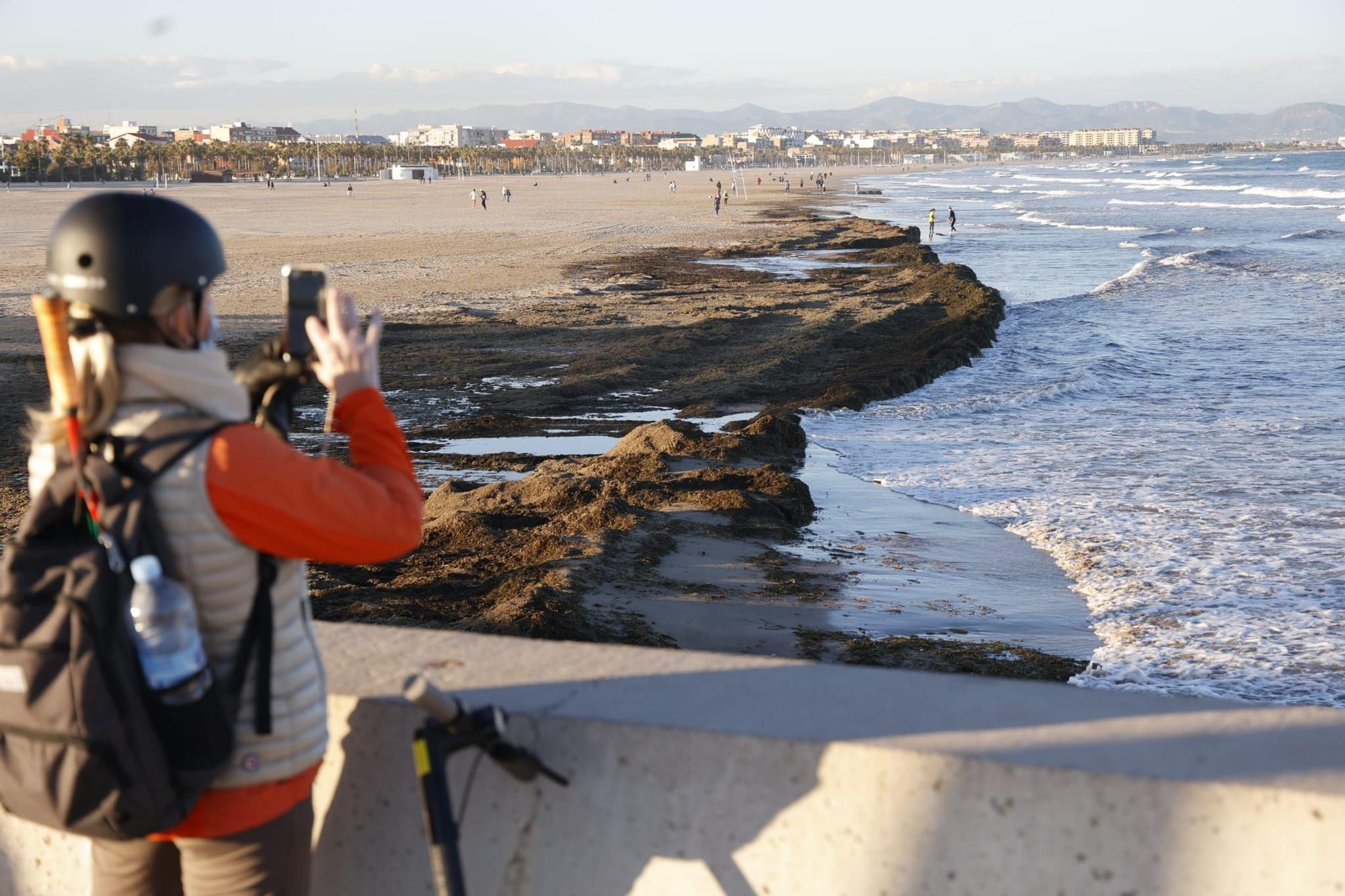 La playa de Las Arenas tras el fuerte oleaje de este fin de semana