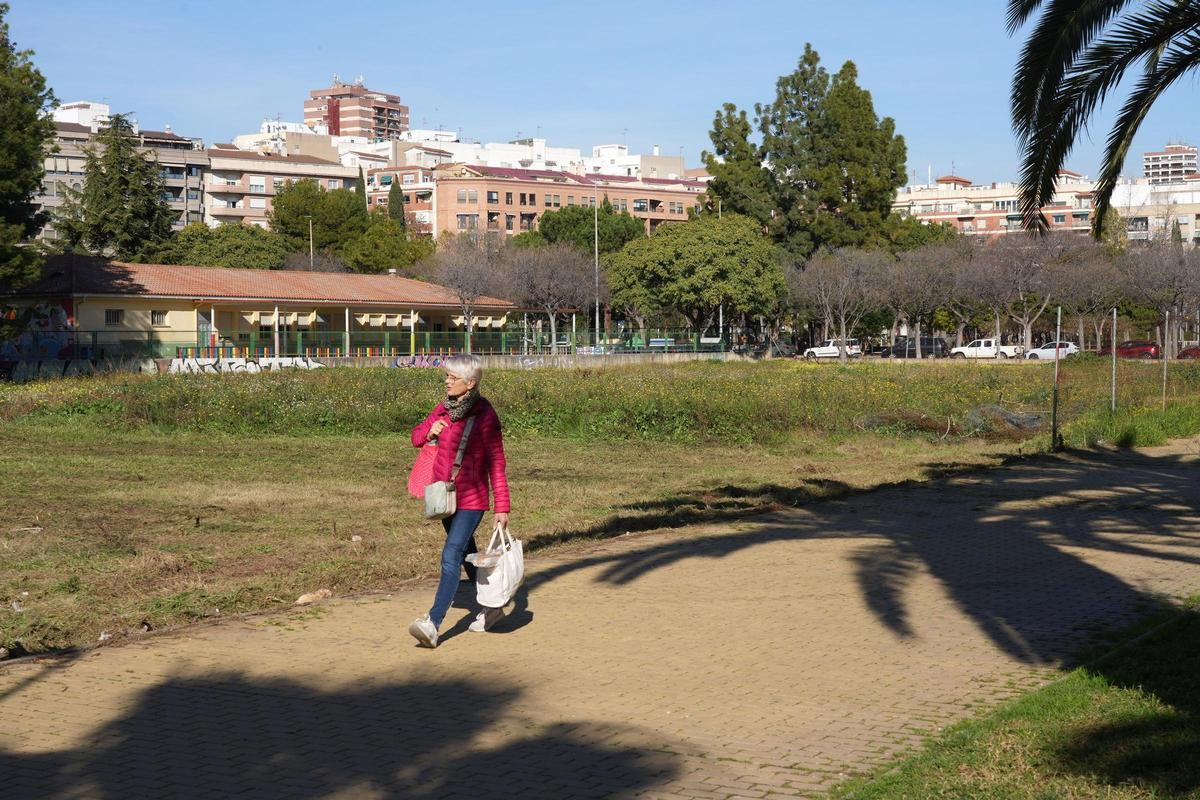 Terreno dónde se iba a ubicar el nuevo pipicán, en el PAU Sensal y junto a los colegios Censal y Carles Salvador en Castelló.