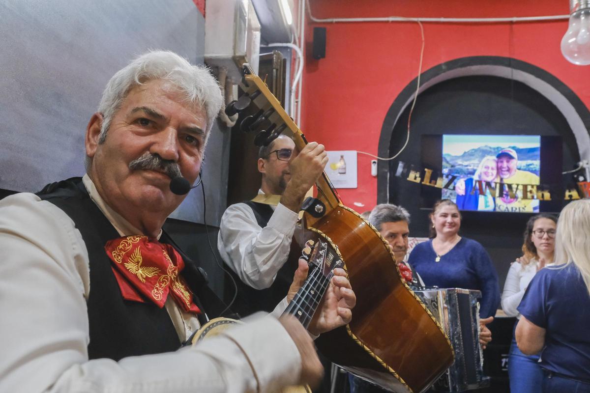 El Ca' Jonás de Triana vive su 40 aniversario pasando de bocatería a cervecería El Ca' Jonás de Triana vive su 40 aniversario pasando de bocatería a cervecería