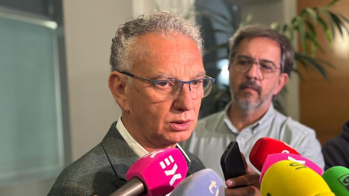 José Luis Quintana, delegado del Gobierno en Extremadura, atiende a los medios de comunicación en Badajoz.