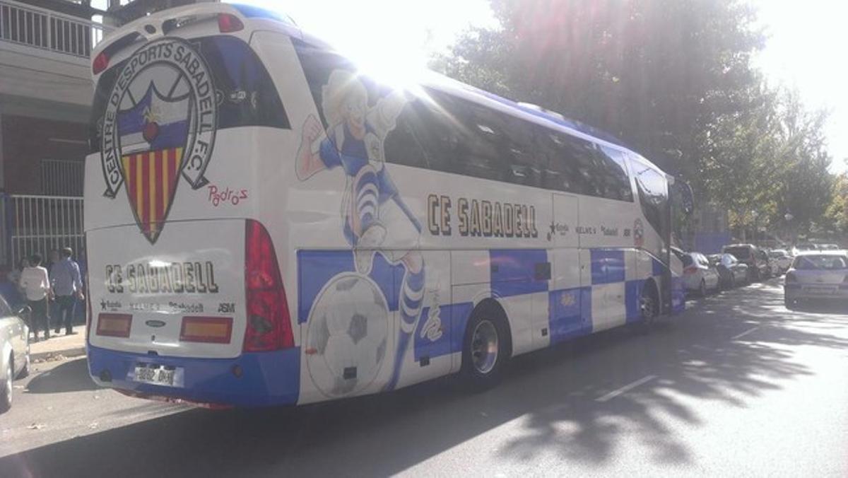 El CE Sabadell presenta el seu nou autocar per a aquesta temporada El CE Sabadell presenta el seu nou autocar per a aquesta temporada