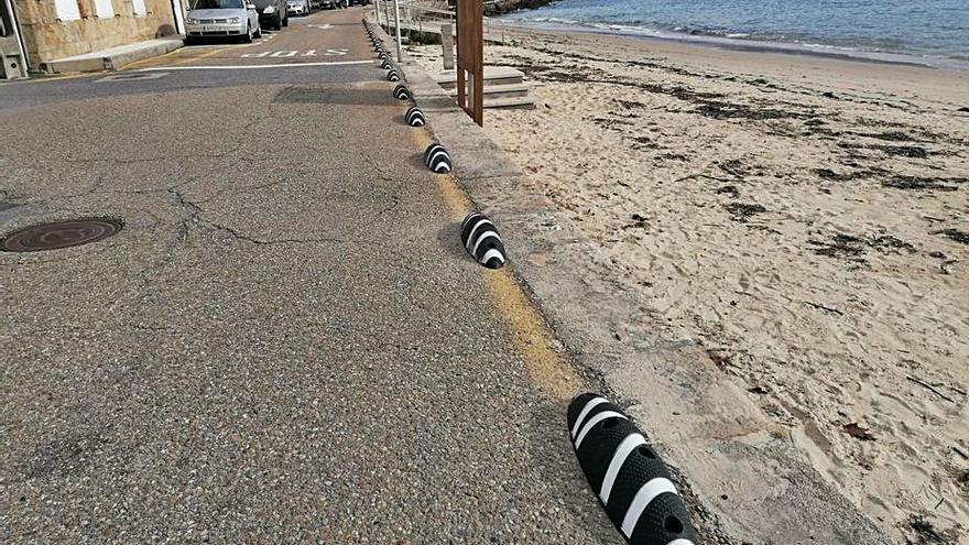 Las señalizaciones instaladas en el muelle de Raxó.   | // FDV