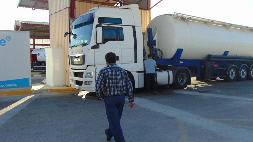 La terminal de camiones de Jumilla se amplía con un nuevo depósito de gasoil con capacidad para 120.000 litros