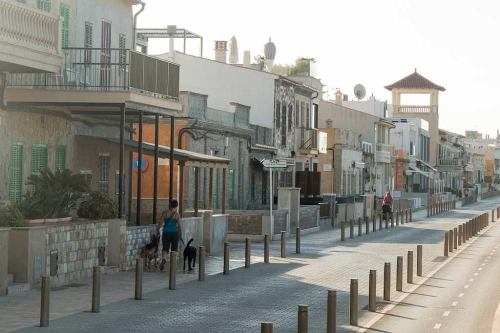 Das ehemalige Fischerviertel ändert sich im Zeitraffer: An der Küstenpromenade wechseln viele Häuser den Besitzer, und es entstehen Neubauten, die das Gesicht von Molinar verändern.