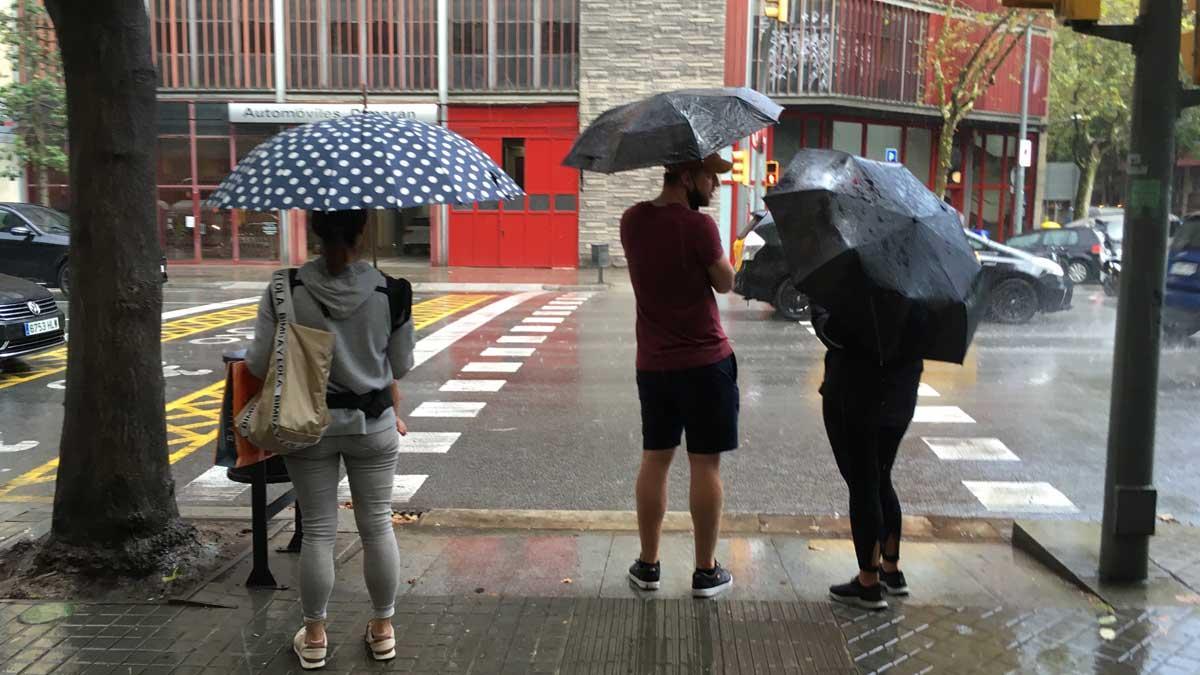 Gente con paraguas en Barcelona, en un día de lluvia