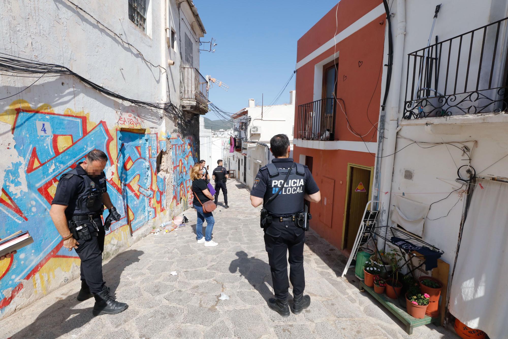 Desahucio de una familia con tres hijos en el barrio de Sa Penya de Ibiza